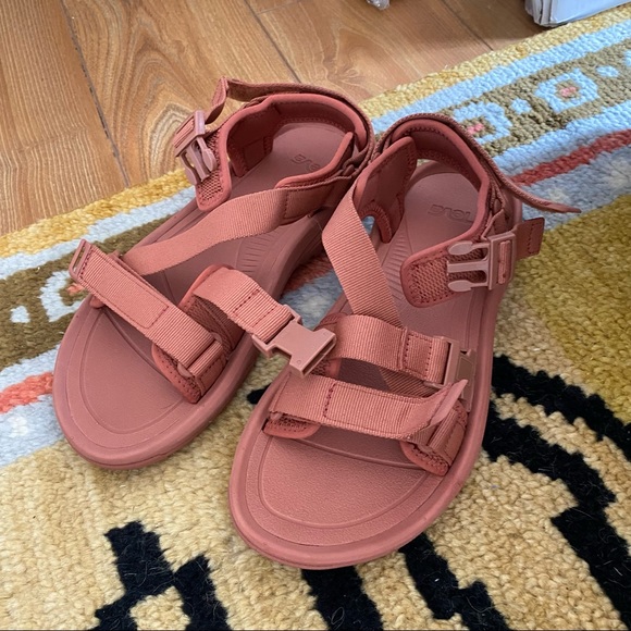 NWOB Teva Hurricane Verge sandals - Picture 3 of 7